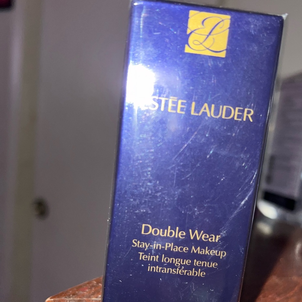 Eatee Lauder double wear foundation NEW